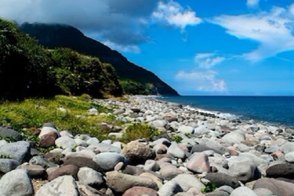 batanes - valugan boulder beach